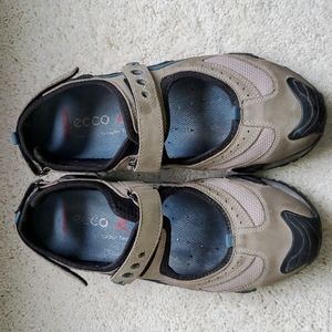 Ecco Closed Toe Hiking Sport Sandal